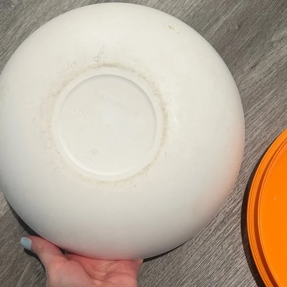 Tupperware Orange Bowl with Lid - Picture 3 of 7